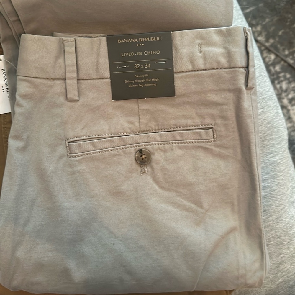 Men’s NWT Banana Republic lived in Chino size 32 x 34